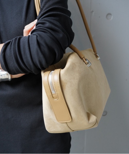 ADD CULUMN(アドカラム)の「ADD CULUMN(アドカラム) TABLET BOSTON SUEDE(ハンドバッグ・レディース・ベージュ・F)」の3枚目の写真