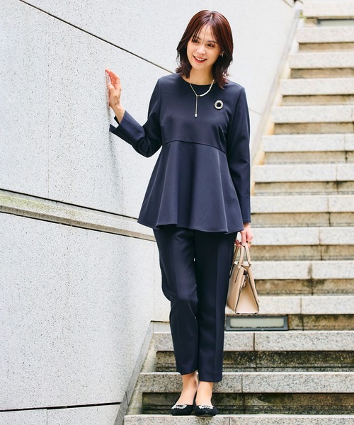 CROSS FUNCTION(クロスファンクション)の「《洗える・シワになりにくい》2点セット 正解 ペプラムブラウス&テーパードパンツ 5サイズ展開【CROSS FUNCTION/クロスファンクション】(スーツセット・レディース・ネイビー/ブラック/ライトベージュ・7号/9号/11号/13号/15号)」の1枚目の写真