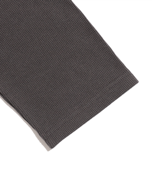ISTKUNST(イストクンスト)の「DOES NOT TEACH WAFFLE LS TEE_CHARCOAL(IK2FSMT551A)(Tシャツ/カットソー・レディース・チャコール・S/M/L)」の5枚目の写真