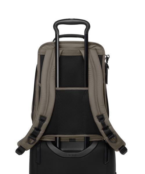 TUMI(トゥミ)の「TUMI ALPHA(アルファ) ミディアム・15インチ・エクスパンダブル・バックパック(A4/PC15インチまで対応)(バックパック/リュック・メンズ・グレー系その他・FREE)」の4枚目の写真