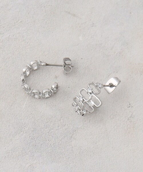 OPAQUE.CLIP(オペークドットクリップ)の「メタル×キュービックサークルピアス(ピアス(両耳用)・レディース・シルバー/ゴールド・00)」の1枚目の写真