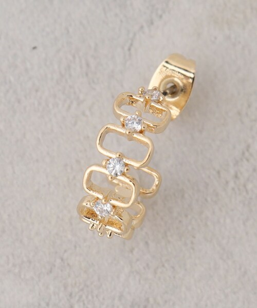 OPAQUE.CLIP(オペークドットクリップ)の「メタル×キュービックサークルピアス(ピアス(両耳用)・レディース・シルバー/ゴールド・00)」の4枚目の写真