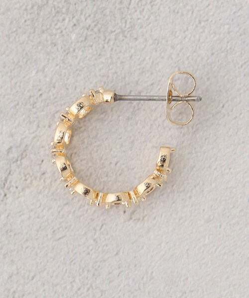 OPAQUE.CLIP(オペークドットクリップ)の「メタル×キュービックサークルピアス(ピアス(両耳用)・レディース・シルバー/ゴールド・00)」の5枚目の写真