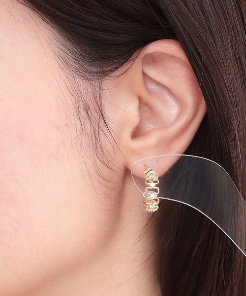 OPAQUE.CLIP(オペークドットクリップ)の「メタル×キュービックサークルピアス(ピアス(両耳用)・レディース・シルバー/ゴールド・00)」の6枚目の写真