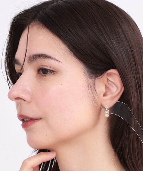 OPAQUE.CLIP(オペークドットクリップ)の「メタル×キュービックサークルピアス(ピアス(両耳用)・レディース・シルバー/ゴールド・00)」の7枚目の写真