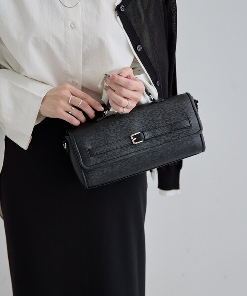 セール】《本革/軽量440g》ベルトフラップショルダーバッグ