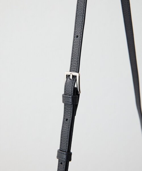 ear PAPILLONNER(イアパピヨネ)の「《本革/軽量440g》ベルトフラップショルダーバッグ(ショルダーバッグ・レディース・ブラック/ベージュ・FREE)」の9枚目の写真