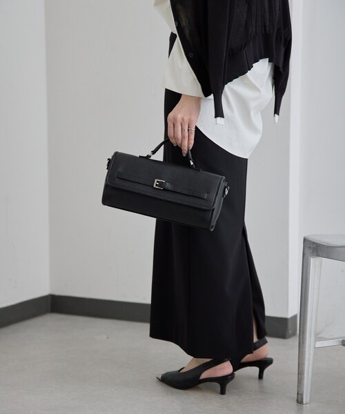 ear PAPILLONNER(イアパピヨネ)の「《本革/軽量440g》ベルトフラップショルダーバッグ(ショルダーバッグ・レディース・ブラック/ベージュ・FREE)」の20枚目の写真