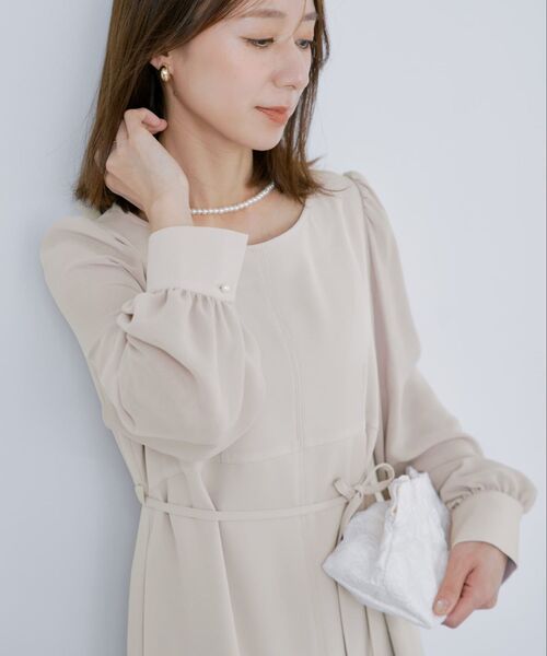 COHINA(コヒナ)の「トリアセジョーゼットシームデザインワンピース-short & regular 【低身長・小柄女性】(ワンピース・レディース・ネイビー/ベージュ/ブラック・REGULAR/SHORT)」の11枚目の写真