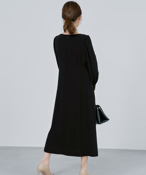 COHINA(コヒナ)の「トリアセジョーゼットシームデザインワンピース-short & regular 【低身長・小柄女性】(ワンピース・レディース・ネイビー/ベージュ/ブラック・REGULAR/SHORT)」の18枚目の写真