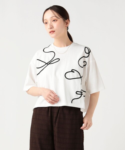 BEAMS HEART(ビームスハート)の「ニュアンス コード 刺繍 Tシャツ(Tシャツ/カットソー・レディース・ブラウン/チャコールグレー/オフホワイト・ONE SIZE)」の18枚目の写真