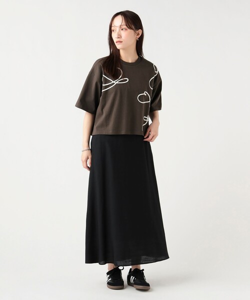BEAMS HEART(ビームスハート)の「ニュアンス コード 刺繍 Tシャツ(Tシャツ/カットソー・レディース・ブラウン/チャコールグレー/オフホワイト・ONE SIZE)」の20枚目の写真