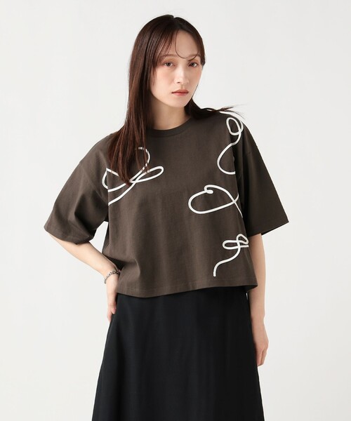 BEAMS HEART(ビームスハート)の「ニュアンス コード 刺繍 Tシャツ(Tシャツ/カットソー・レディース・ブラウン/チャコールグレー/オフホワイト・ONE SIZE)」の22枚目の写真
