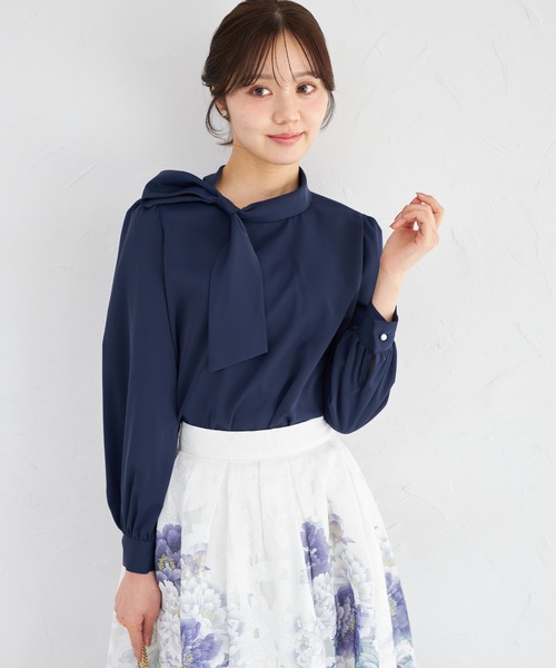 tocco closet(トッコ クローゼット)の「【ZOZO限定】サイドリボンアソートブラウス(シャツ/ブラウス・レディース・ネイビー/ブラック×ホワイト/オフホワイト/ホワイト×ブラック・M)」の1枚目の写真