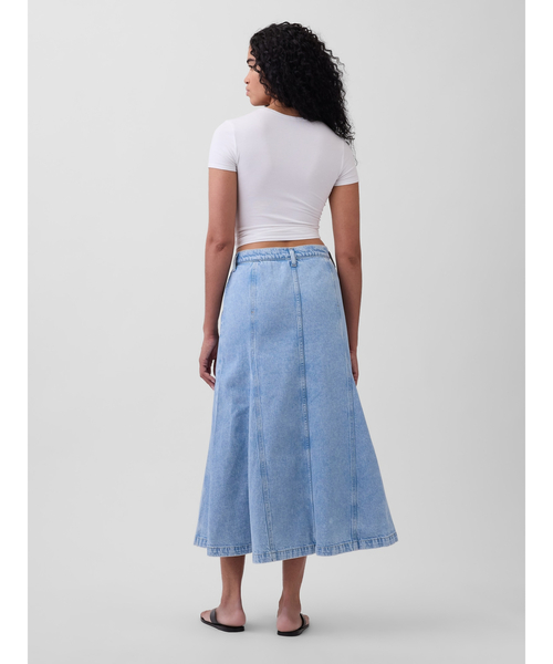 GAP(ギャップ)の「デニム シーム フロントボタン マキシスカート(デニムスカート・レディース・ライトインディゴブルー・25/24/23/26/27/28/29)」の2枚目の写真