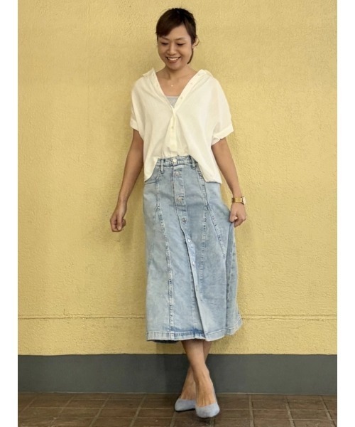 GAP(ギャップ)の「デニム シーム フロントボタン マキシスカート(デニムスカート・レディース・ライトインディゴブルー・25/24/23/26/27/28/29)」の5枚目の写真