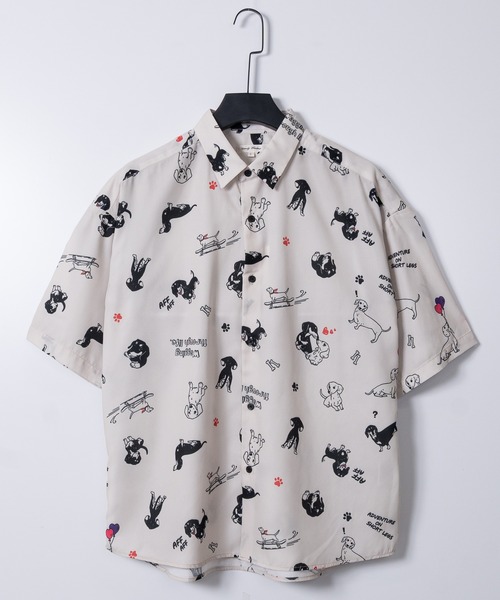 JOHN'S CLOSET(ジョンズクローゼット)の「【a】シルキータッチ アニマル総柄 半袖シャツ 接触冷感 イヌ/ネコ/サメ/ペンギン/シロクマ(シャツ/ブラウス・メンズ・ライトグリーン系5/サックスブルー系4/ブラック系/ブラック系1/ホワイト系6/ホワイト系4/ブルー系1/グレー系2/ブラック系6/ブラック系5/ホワイト系2/ホワイト系1/ホワイト系/ネイビー系1/ブラック系3/ベージュ系3/ブラック系4/ブラック系2/ホワイト系3/ブルー系6/ネイビー系5・LARGE/MEDIUM)」の3枚目の写真