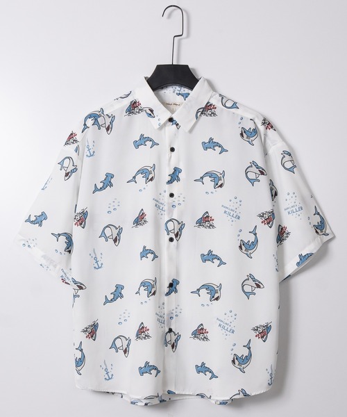 JOHN'S CLOSET(ジョンズクローゼット)の「【a】シルキータッチ アニマル総柄 半袖シャツ 接触冷感 イヌ/ネコ/サメ/ペンギン/シロクマ(シャツ/ブラウス・メンズ・ライトグリーン系5/サックスブルー系4/ブラック系/ブラック系1/ホワイト系6/ホワイト系4/ブルー系1/グレー系2/ブラック系6/ブラック系5/ホワイト系2/ホワイト系1/ホワイト系/ネイビー系1/ブラック系3/ベージュ系3/ブラック系4/ブラック系2/ホワイト系3/ブルー系6/ネイビー系5・LARGE/MEDIUM)」の5枚目の写真