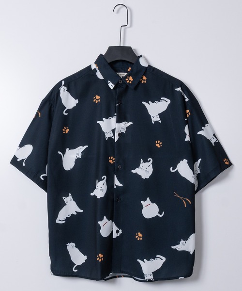 JOHN'S CLOSET(ジョンズクローゼット)の「【a】シルキータッチ アニマル総柄 半袖シャツ 接触冷感 イヌ/ネコ/サメ/ペンギン/シロクマ(シャツ/ブラウス・メンズ・ライトグリーン系5/サックスブルー系4/ブラック系/ブラック系1/ホワイト系6/ホワイト系4/ブルー系1/グレー系2/ブラック系6/ブラック系5/ホワイト系2/ホワイト系1/ホワイト系/ネイビー系1/ブラック系3/ベージュ系3/ブラック系4/ブラック系2/ホワイト系3/ブルー系6/ネイビー系5・LARGE/MEDIUM)」の8枚目の写真