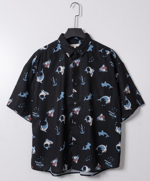 JOHN'S CLOSET(ジョンズクローゼット)の「【a】シルキータッチ アニマル総柄 半袖シャツ 接触冷感 イヌ/ネコ/サメ/ペンギン/シロクマ(シャツ/ブラウス・メンズ・ライトグリーン系5/サックスブルー系4/ブラック系/ブラック系1/ホワイト系6/ホワイト系4/ブルー系1/グレー系2/ブラック系6/ブラック系5/ホワイト系2/ホワイト系1/ホワイト系/ネイビー系1/ブラック系3/ベージュ系3/ブラック系4/ブラック系2/ホワイト系3/ブルー系6/ネイビー系5・LARGE/MEDIUM)」の11枚目の写真