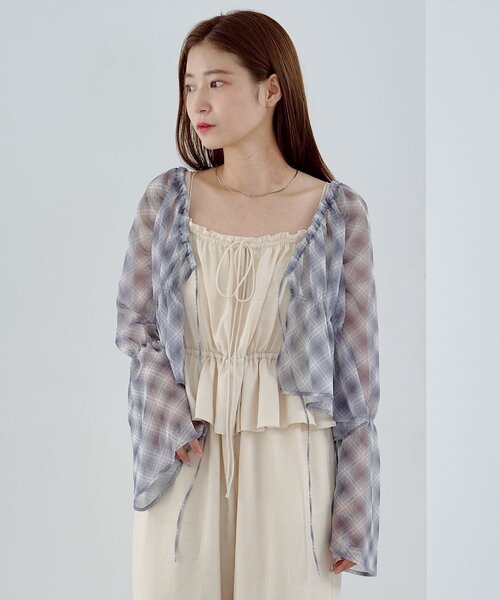 Kastane（カスタネ）の「【S.Lサイズ展開】シャーリングシアーブラウス（シャツ/ブラウス・レディース・ホワイト/ブラウン/ネイビー/アイボリー/ブラック/ブルー・SMALL/MEDIUM/LARGE）」の3枚目の写真