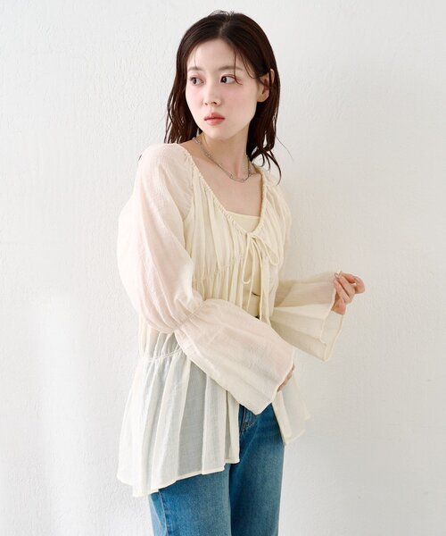 Kastane（カスタネ）の「【S.Lサイズ展開】シャーリングシアーブラウス（シャツ/ブラウス・レディース・ホワイト/ブラウン/ネイビー/アイボリー/ブラック/ブルー・SMALL/MEDIUM/LARGE）」の9枚目の写真