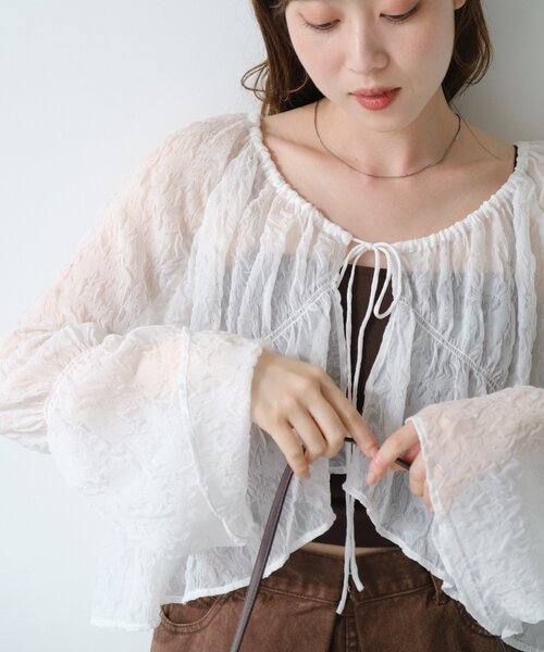 Kastane（カスタネ）の「【S.Lサイズ展開】シャーリングシアーブラウス（シャツ/ブラウス・レディース・ホワイト/ブラウン/ネイビー/アイボリー/ブラック/ブルー・SMALL/MEDIUM/LARGE）」の21枚目の写真