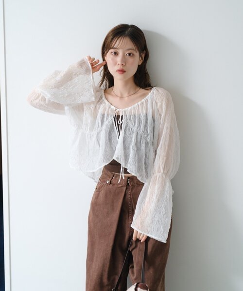 Kastane（カスタネ）の「【S.Lサイズ展開】シャーリングシアーブラウス（シャツ/ブラウス・レディース・ホワイト/ブラウン/ネイビー/アイボリー/ブラック/ブルー・SMALL/MEDIUM/LARGE）」の22枚目の写真