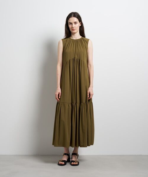 LANVIN en Bleu(ランバンオンブルー)の「エアリータフタギャザーワンピース(ワンピース・レディース・ライトカーキ/ブラック・38/36)」の3枚目の写真