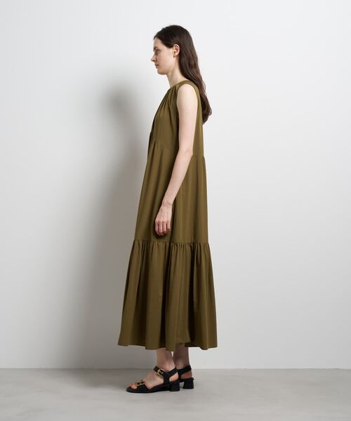 LANVIN en Bleu(ランバンオンブルー)の「エアリータフタギャザーワンピース(ワンピース・レディース・ライトカーキ/ブラック・38/36)」の4枚目の写真