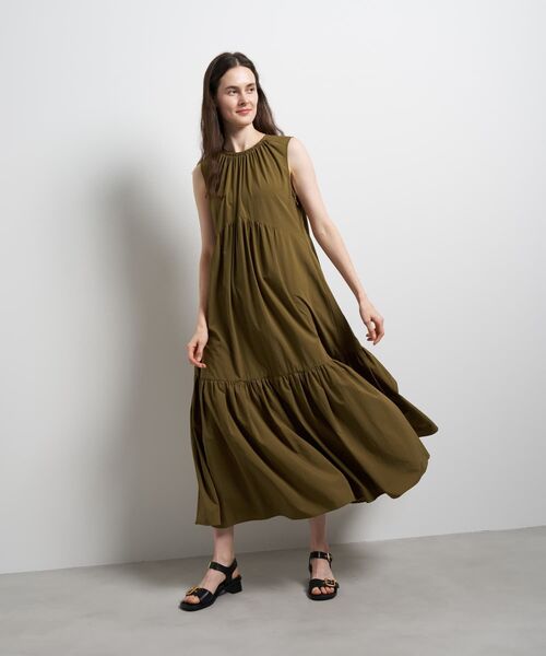 LANVIN en Bleu(ランバンオンブルー)の「エアリータフタギャザーワンピース(ワンピース・レディース・ライトカーキ/ブラック・38/36)」の1枚目の写真