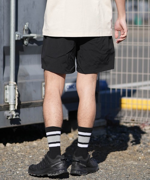 NEW ERA(ニューエラ)の「NEW ERA/ニューエラ ハーフパンツ ショートパンツ ショーツ ストレッチ ナイロン ビッグフラッグロゴ パフォーマンスアパレル 撥水 14744515(その他パンツ・メンズ・ブラック・XXL/M/L/XL)」の2枚目の写真