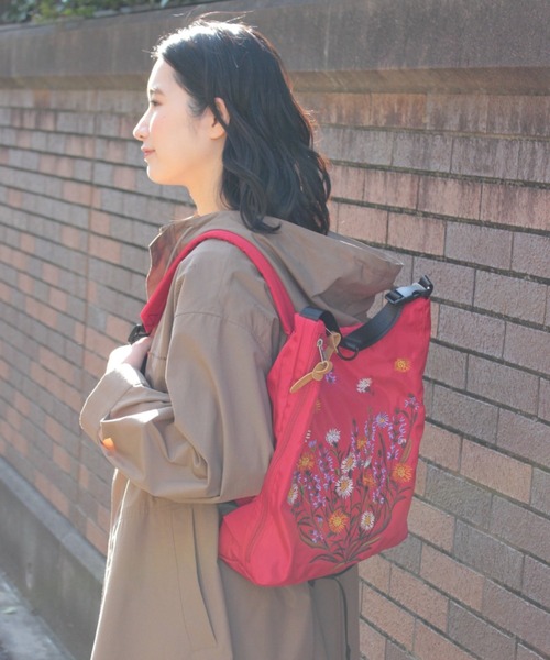 SUPER HAKKA(スーパーハッカ)の「「glanta」マーガレットライズ刺繍 2WAYソフトリュック&トートバッグ(トートバッグ・レディース・レッド/ベージュ/チャコール・FREE)」の9枚目の写真