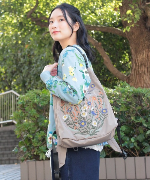 SUPER HAKKA(スーパーハッカ)の「「glanta」マーガレットライズ刺繍 2WAYソフトリュック&トートバッグ(トートバッグ・レディース・レッド/ベージュ/チャコール・FREE)」の13枚目の写真