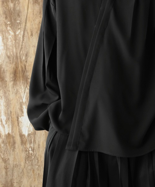 HARE(ハレ)の「【NARRIL】Judo-Style V-NECK PULLOVER(Tシャツ/カットソー・メンズ・ブラック・MEDIUM/SMALL)」の7枚目の写真