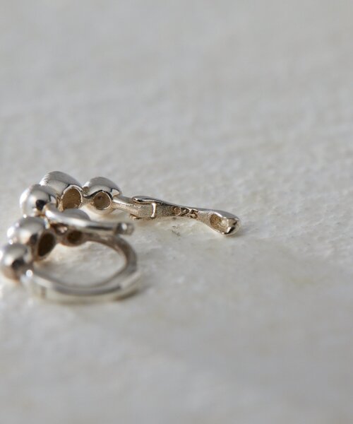 ear PAPILLONNER（イアパピヨネ）の「《スターリングシルバー使用/キャッチレス》ミニミニスリーフープピアス（ピアス（両耳用）・レディース・シルバー系その他4/ゴールド系その他6・FREE）」の8枚目の写真