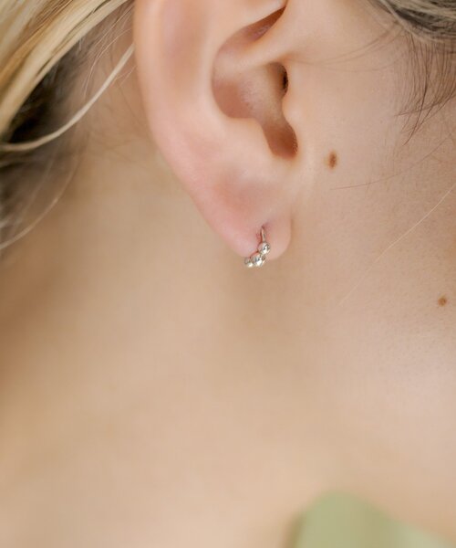 ear PAPILLONNER（イアパピヨネ）の「《スターリングシルバー使用/キャッチレス》ミニミニスリーフープピアス（ピアス（両耳用）・レディース・シルバー系その他4/ゴールド系その他6・FREE）」の9枚目の写真