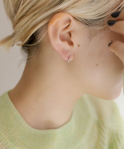 ear PAPILLONNER（イアパピヨネ）の「《スターリングシルバー使用/キャッチレス》ミニミニスリーフープピアス（ピアス（両耳用）・レディース・シルバー系その他4/ゴールド系その他6・FREE）」の12枚目の写真