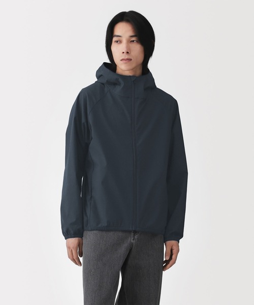 無印良品（ムジルシリョウヒン）の「紳士　ＵＶカット撥水ジップアップパーカ（その他アウター・メンズ・ブラック/ブルー系・XL/L/M/S）」の2枚目の写真