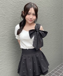 abc une face（アーベーセーアンフェイス）の「スクエアビックリボントップス（Tシャツ/カットソー）」