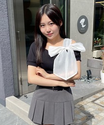abc une face（アーベーセーアンフェイス）の「スクエアビックリボントップス（Tシャツ/カットソー）」