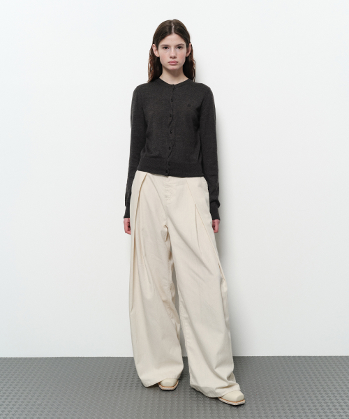 DIAGONAL(ダイアゴナル)の「UNBALANCE BUTTON CARDIGAN (charcoal)(カーディガン/ボレロ・レディース・その他・FREE)」の4枚目の写真