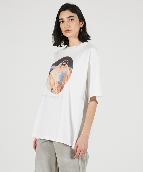 PRANK PROJECT(プランクプロジェクト)の「Keep Calm and Stay プリントTシャツ / Art Graphic Oversized T-shirt(Tシャツ/カットソー・レディース・ホワイト/ブラック・FREE)」の15枚目の写真