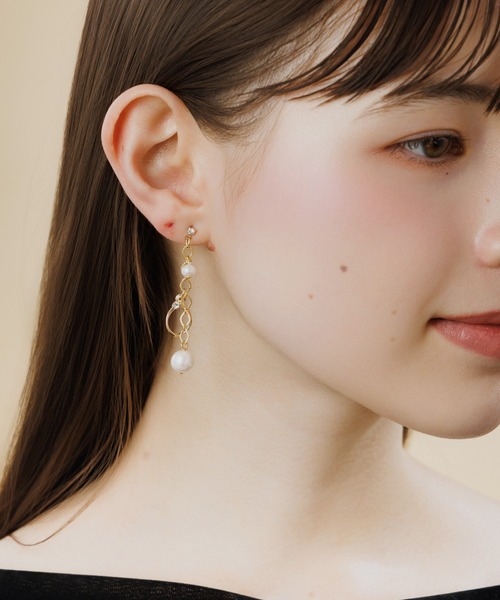 LA MUe(ラミュー)の「【LA MUE】パール×メタル アシンメトリー ロングピアス(ピアス(両耳用)・レディース・シルバー/ゴールド・FREE)」の5枚目の写真