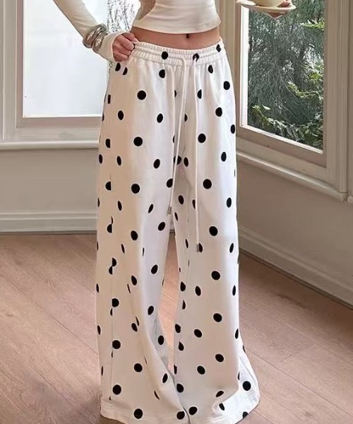 Achic(アシック)の「ドット柄ウエストゴムワイドパンツ(スウェットパンツ・レディース・ホワイト・M/L)」の2枚目の写真