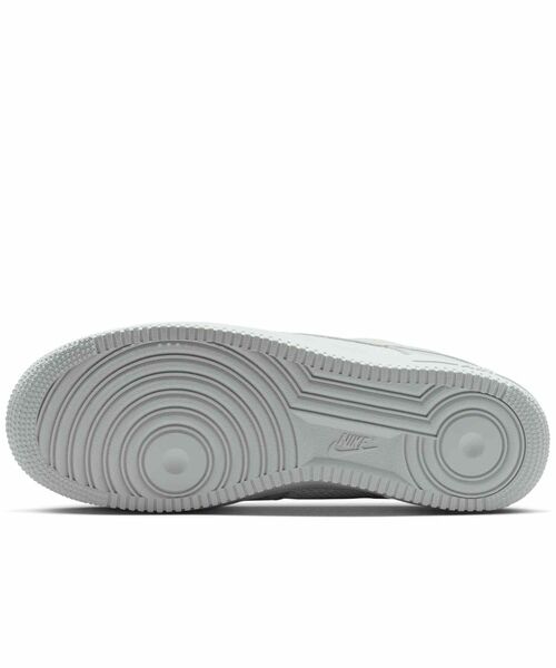NIKE(ナイキ)の「ナイキ エア フォース 1 '07 LV8 メンズシューズ / Nike Air Force 1 '07 LV8 Men's Shoes II9807-100 Off White(スニーカー・メンズ・オフホワイト・27/26.5/26/25.5/30/29.5/29/28.5/25/24.5/24/28/27.5)」の2枚目の写真