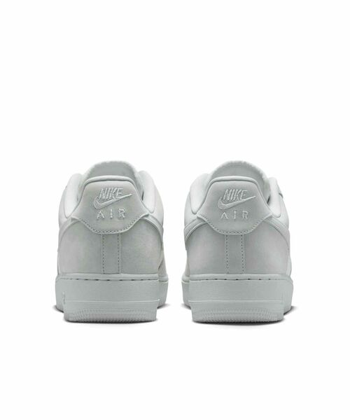 NIKE(ナイキ)の「ナイキ エア フォース 1 '07 LV8 メンズシューズ / Nike Air Force 1 '07 LV8 Men's Shoes II9807-100 Off White(スニーカー・メンズ・オフホワイト・27/26.5/26/25.5/30/29.5/29/28.5/25/24.5/24/28/27.5)」の6枚目の写真