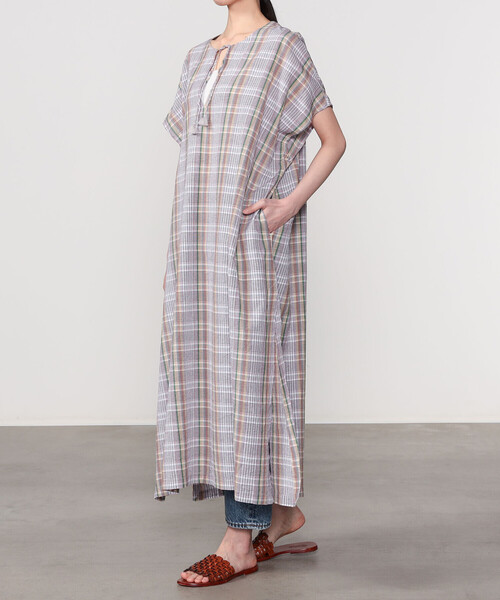 Bshop(ビショップ)の「INDIA INDUSTRY | マドラスチェック カフタンワンピース WOMEN(ワンピース・レディース・ブルー系その他/グレー系その他・1)」の15枚目の写真
