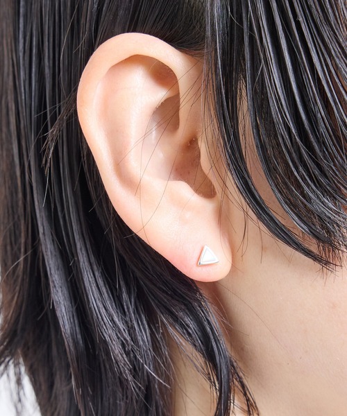 COMMON WARE(コモンウェアー)の「COMMONWARE:SV925・ターコイズ製ピアス トライアングル(ピアス(両耳用)・レディース・ターコイズブルー/ホワイト・FREE)」の1枚目の写真
