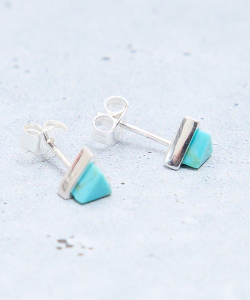 COMMON WARE(コモンウェアー)の「COMMONWARE:SV925・ターコイズ製ピアス トライアングル(ピアス(両耳用)・レディース・ターコイズブルー/ホワイト・FREE)」の8枚目の写真